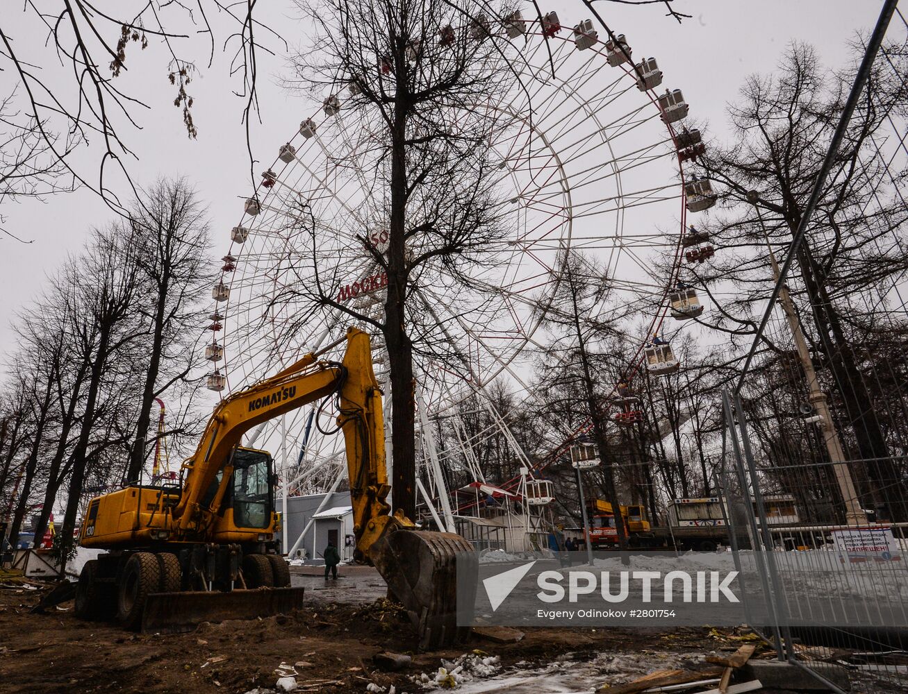 Ferris wheel at VDNKh is taken down
