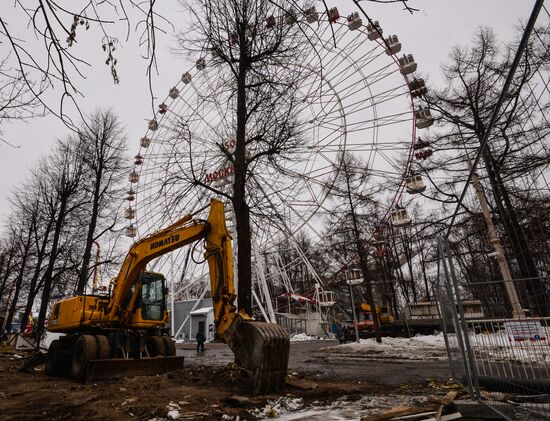 Ferris wheel at VDNKh is taken down
