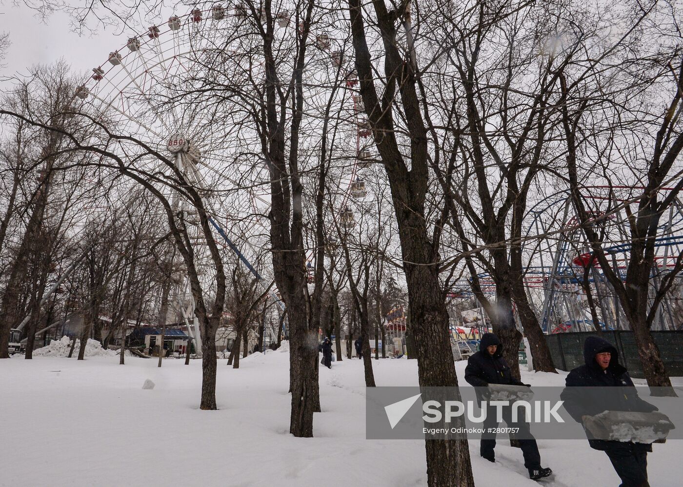 Ferris wheel at VDNKh is taken down