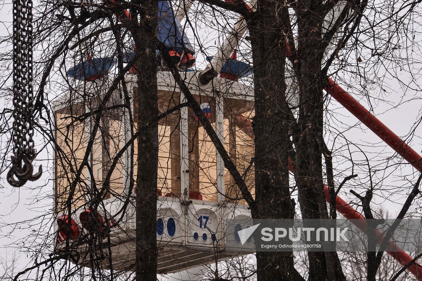 Ferris wheel at VDNKh is taken down