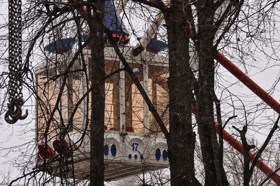 Ferris wheel at VDNKh is taken down