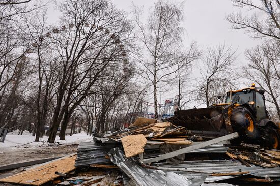 Ferris wheel at VDNKh is taken down