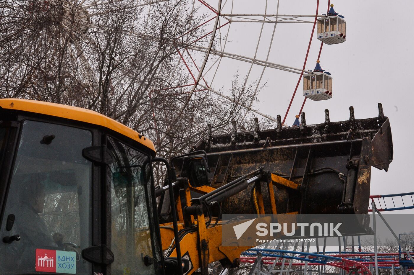 Ferris wheel at VDNKh is taken down