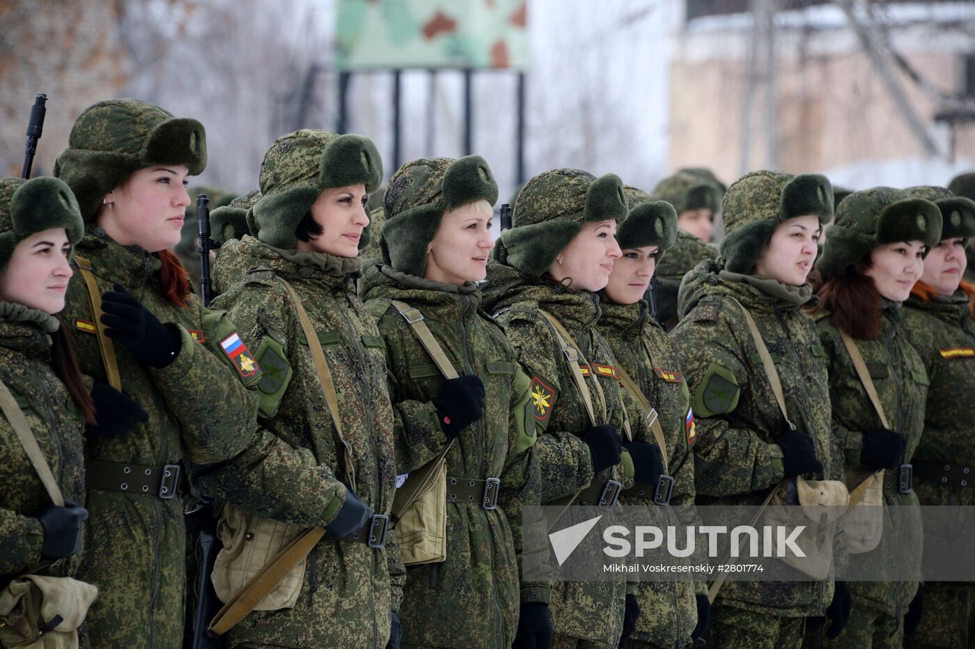 "Makeup under Camouflage" contest for female troops in Pereslavl-Zalessky