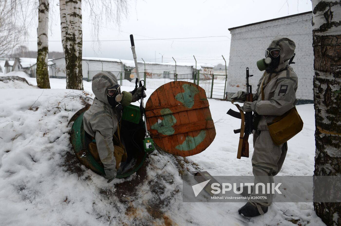 "Makeup under Camouflage" contest for female troops in Pereslavl-Zalessky