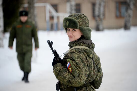 "Makeup under Camouflage" contest for female troops in Pereslavl-Zalessky