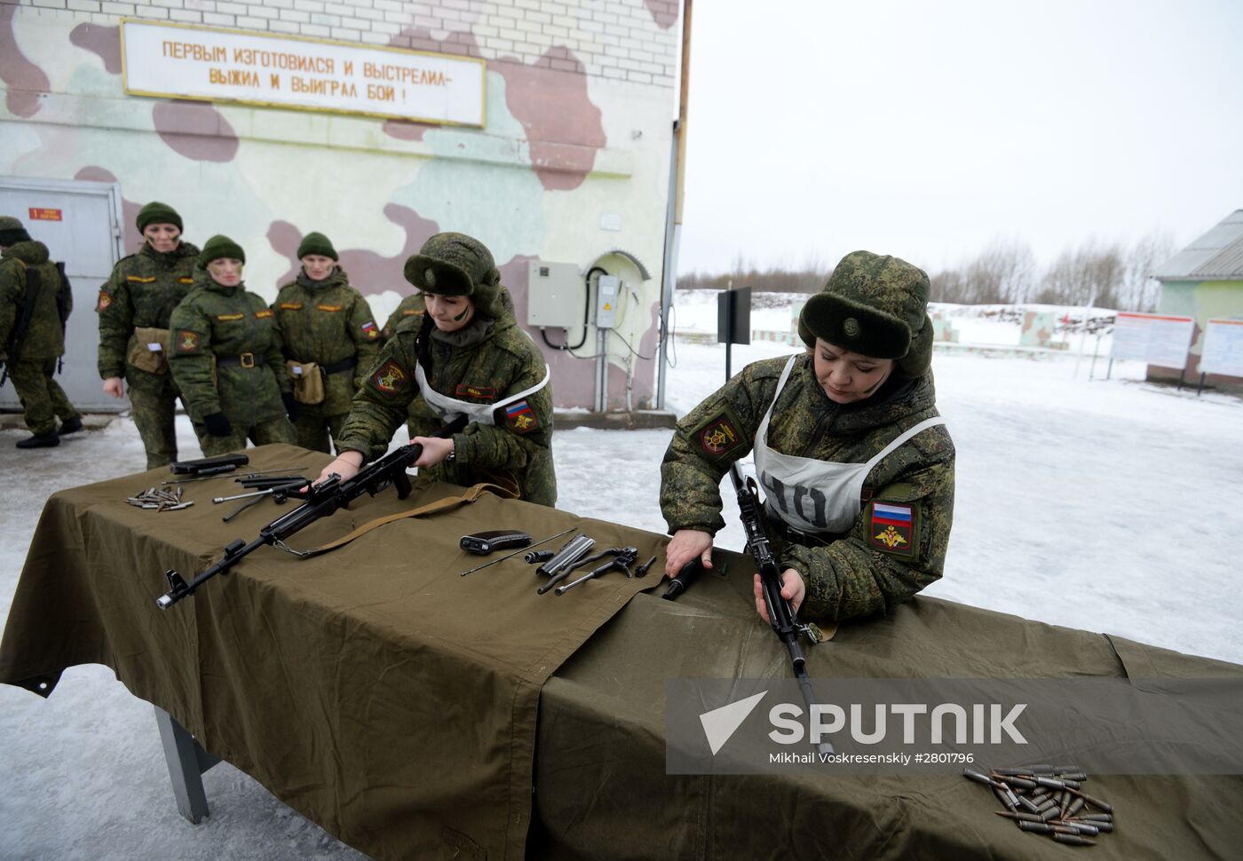 "Makeup under Camouflage" contest for female troops in Pereslavl-Zalessky