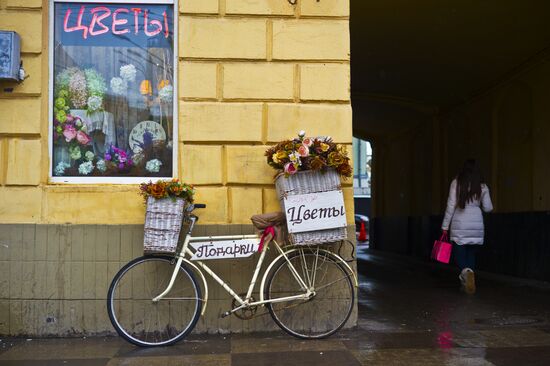 Flowers on sale in Moscow before March 8 holiday