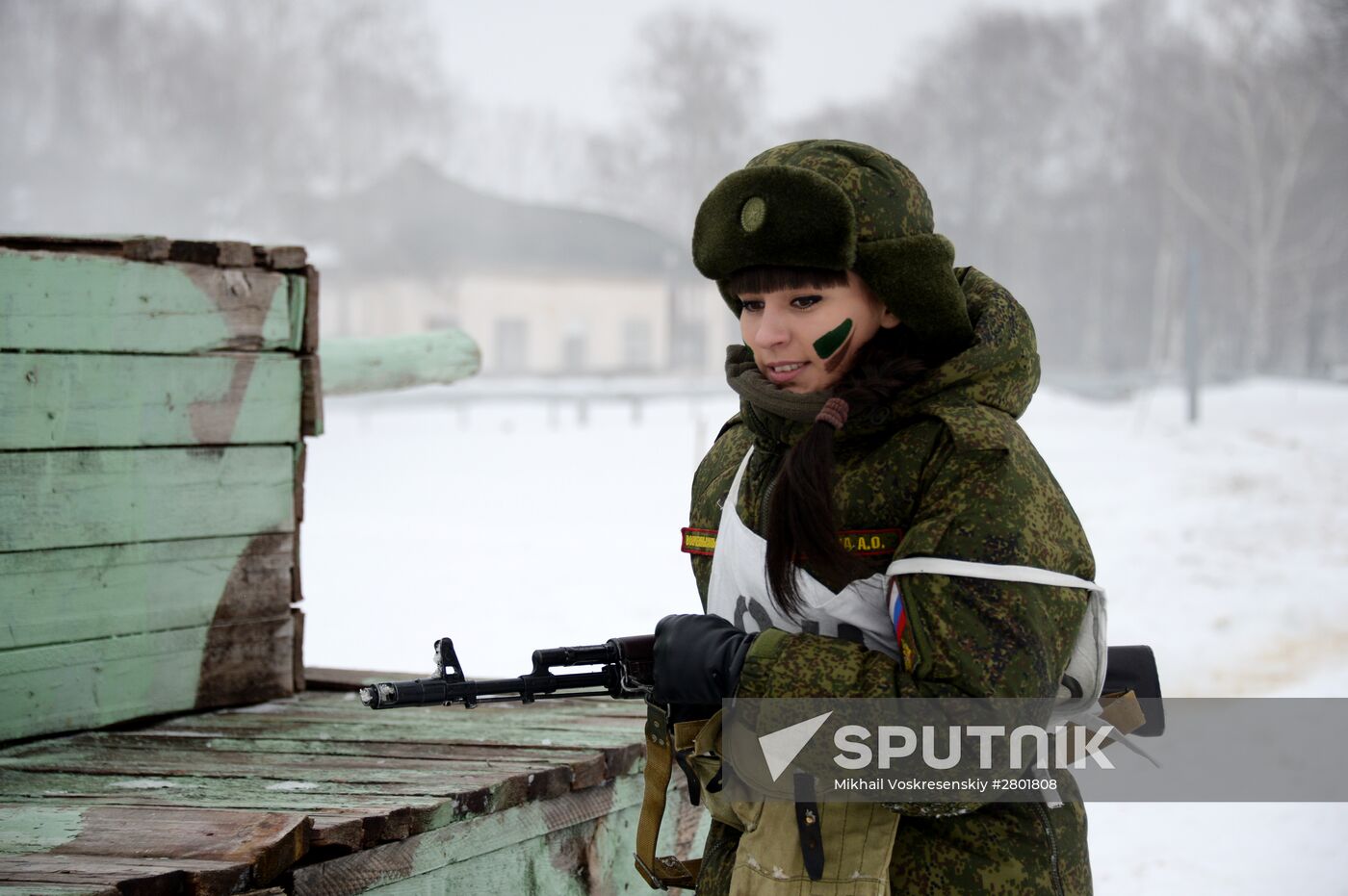 "Makeup under Camouflage" contest for female troops in Pereslavl-Zalessky