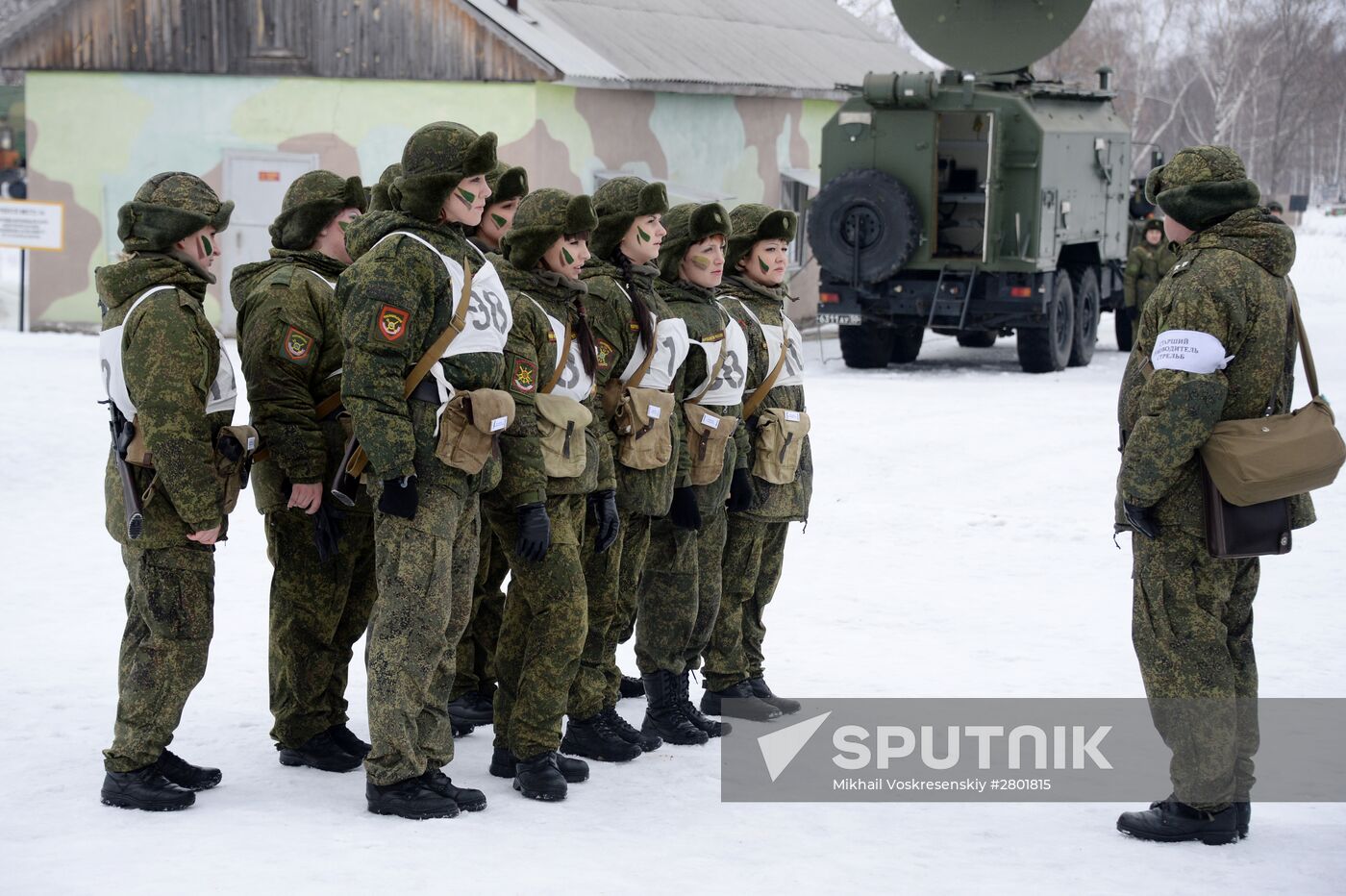 "Makeup under Camouflage" contest for female troops in Pereslavl-Zalessky