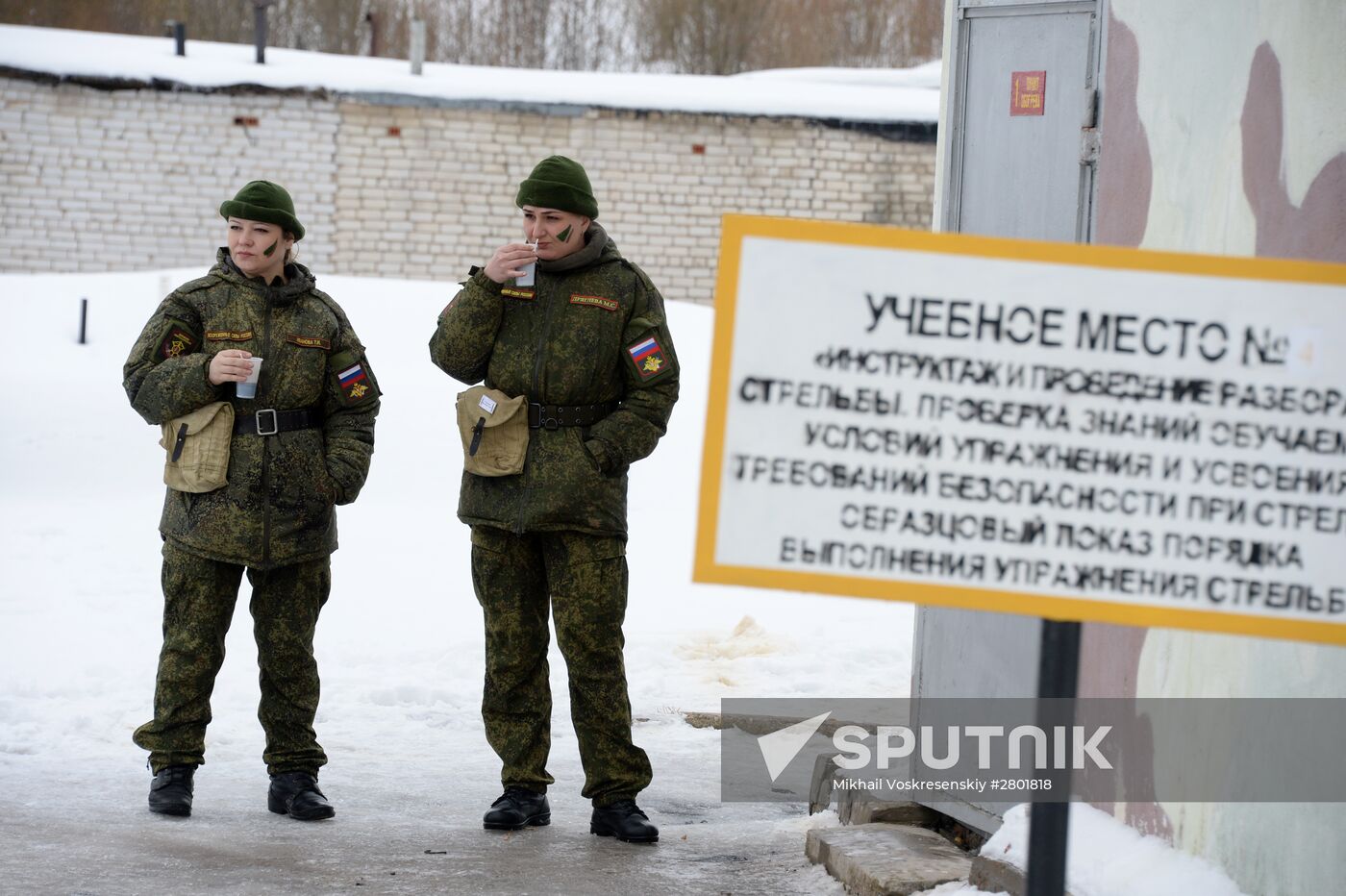 "Makeup under Camouflage" contest for female troops in Pereslavl-Zalessky