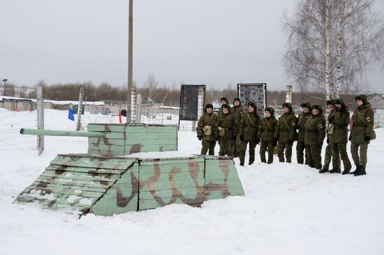 "Makeup under Camouflage" contest for female troops in Pereslavl-Zalessky