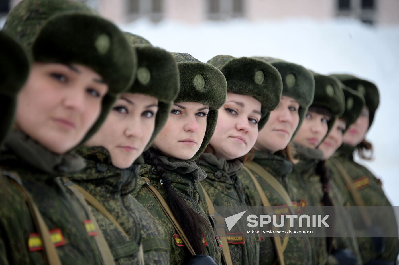 "Makeup under Camouflage" contest for female troops in Pereslavl-Zalessky