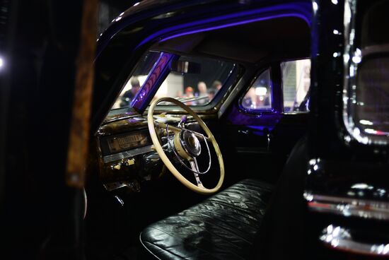 "Special Purpose Garage" exhibition