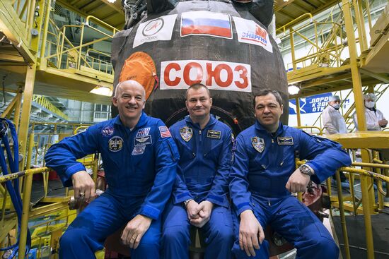 ISS 47/48 prime crew try on space suits, inspect spacecraft