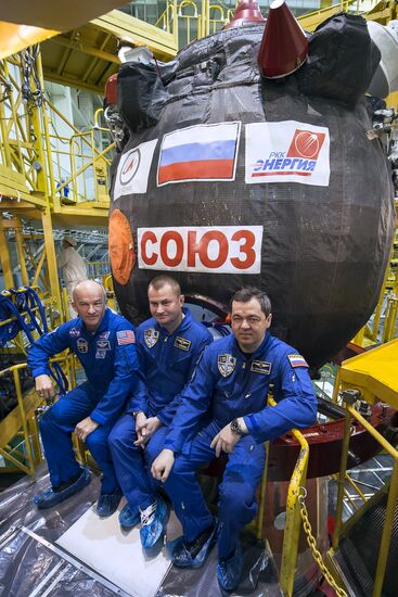 ISS 47/48 prime crew try on space suits, inspect spacecraft