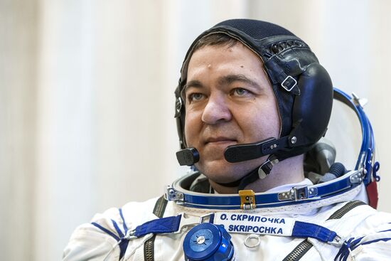 ISS 47/48 prime crew try on space suits, inspect spacecraft