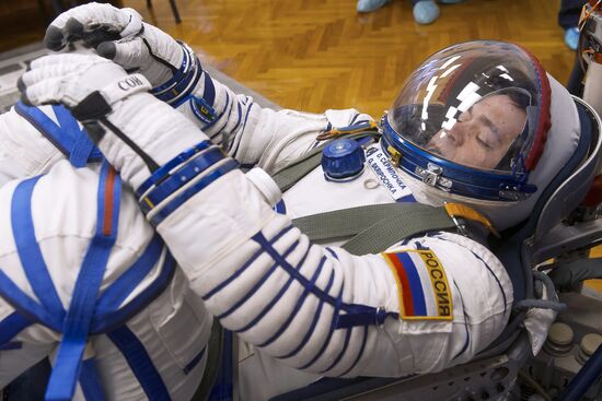ISS 47/48 prime crew try on space suits, inspect spacecraft