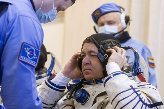ISS 47/48 prime crew try on space suits, inspect spacecraft