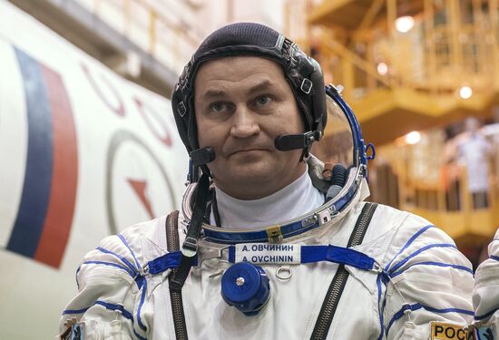 ISS 47/48 prime crew try on space suits, inspect spacecraft
