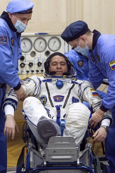 ISS 47/48 prime crew try on space suits, inspect spacecraft