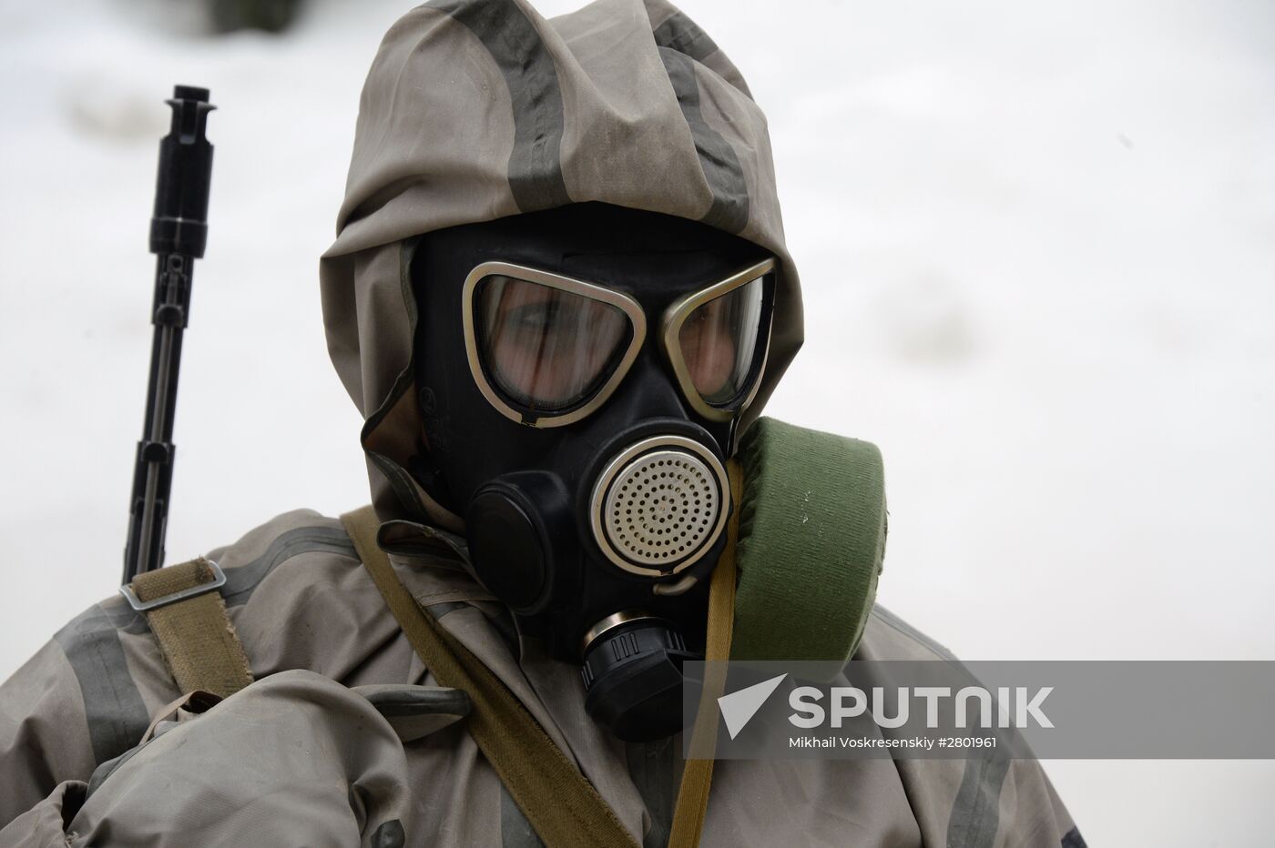 "Makeup under Camouflage" contest for female troops in Pereslavl-Zalessky