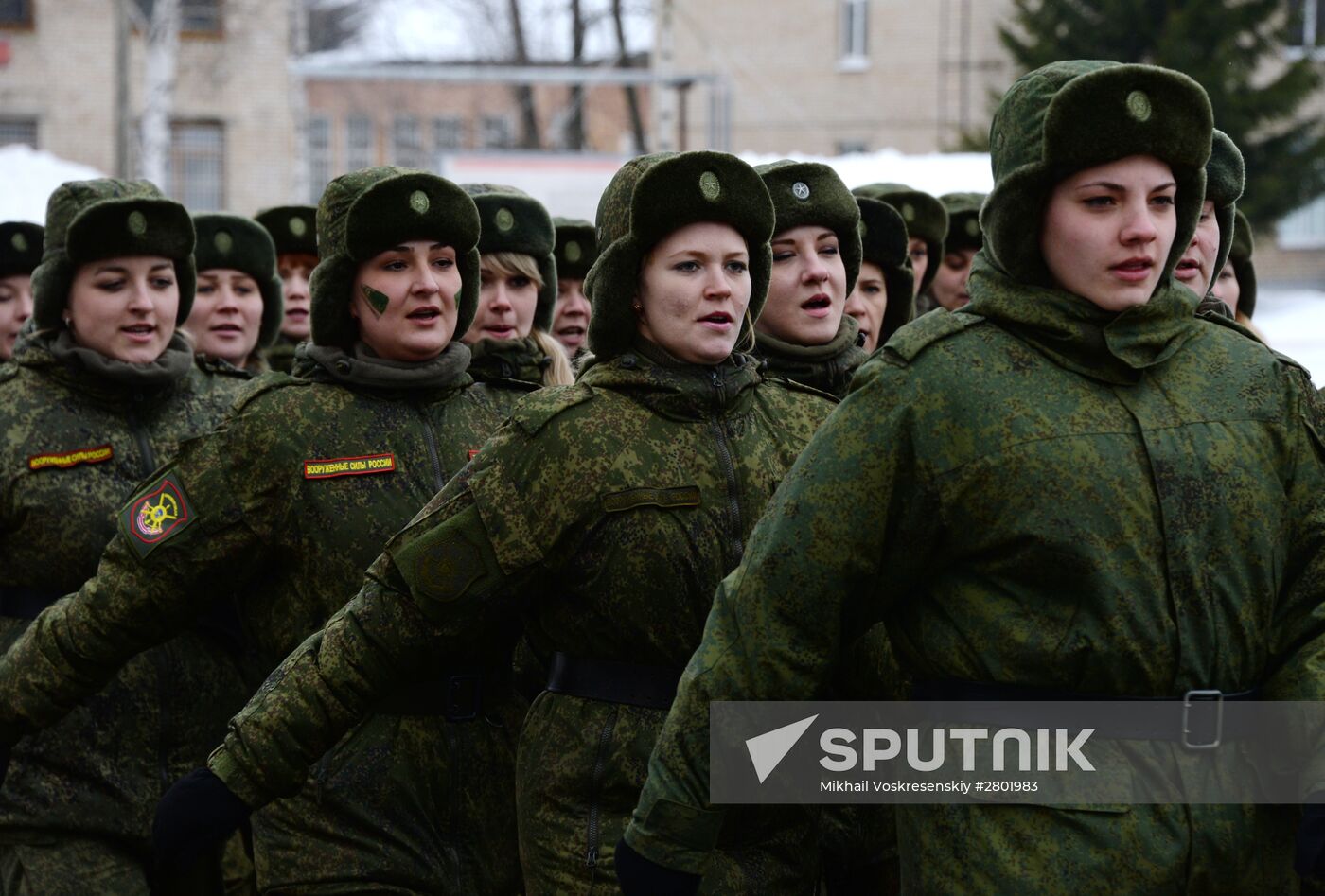 "Makeup under Camouflage" contest for female troops in Pereslavl-Zalessky