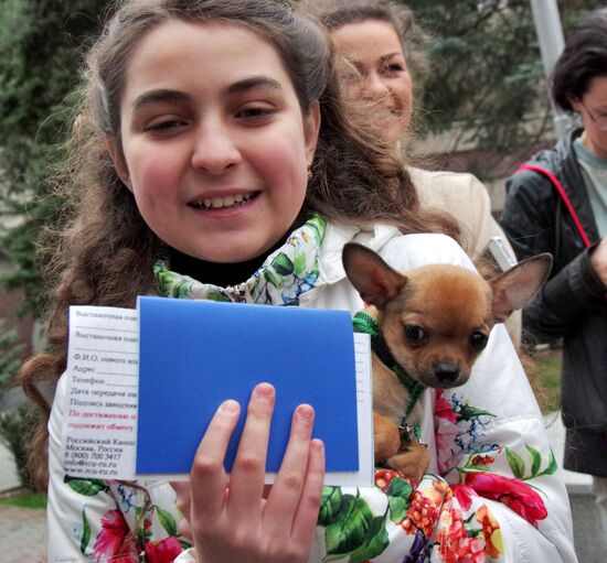 Alina Zykova from Sevastopol presented with puppy
