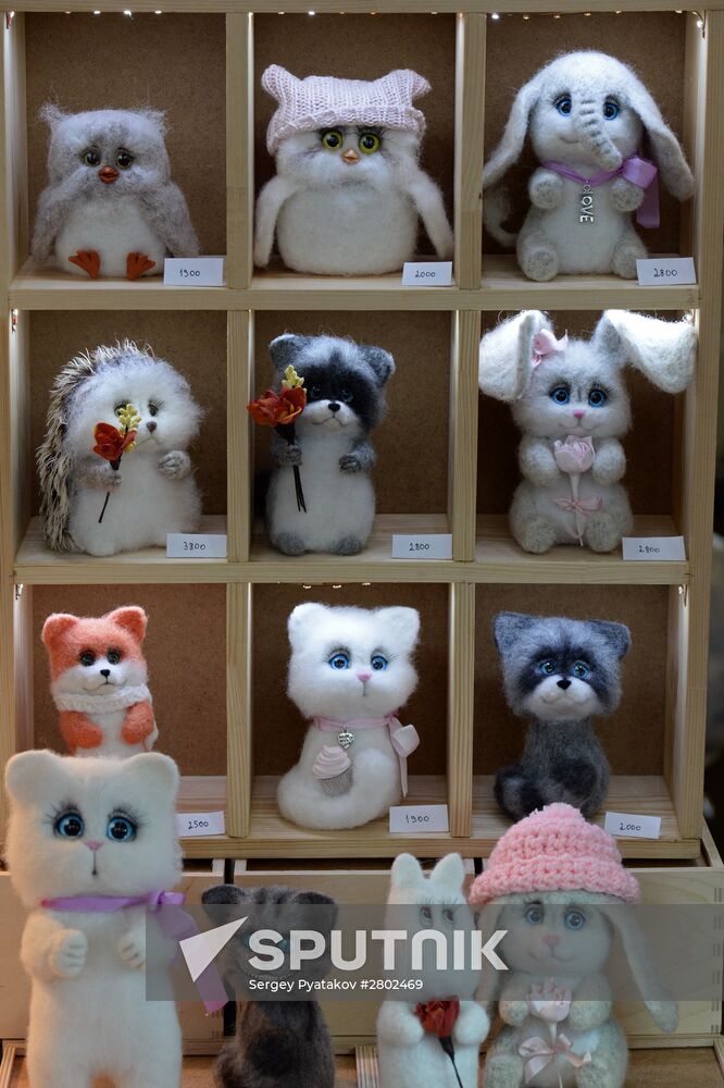 Fair featuring hand-made gifts in Moscow