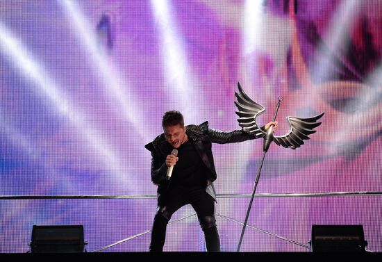 "Women Like Me" concert