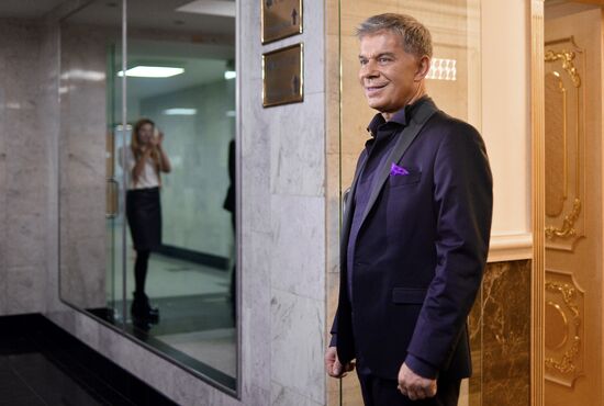 Valentin Yudashkin show