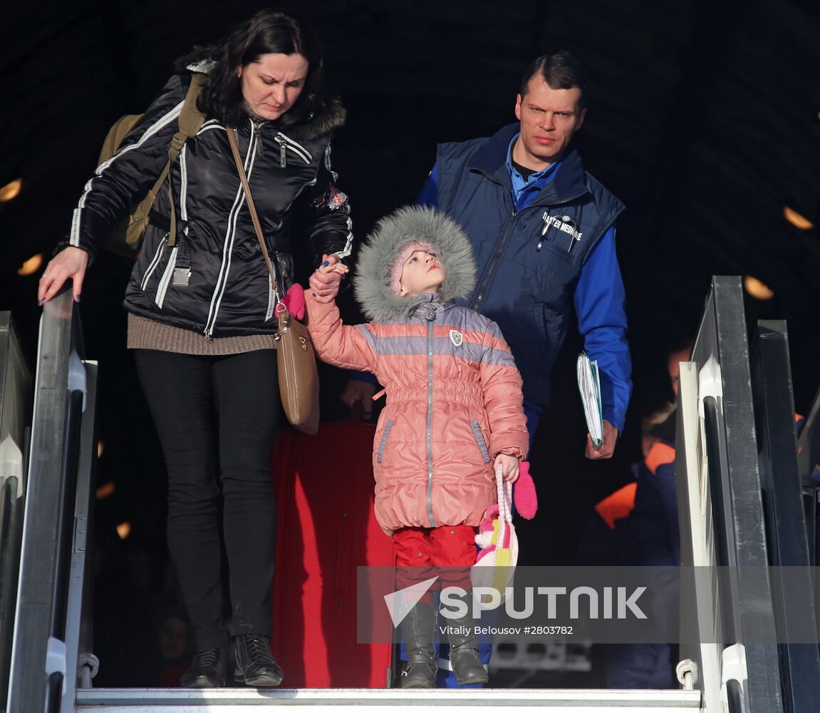 Russian Emergency Ministry helicopter arrives from Donbass with critically ill children aboard