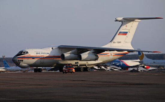 Russian Emergency Ministry helicopter delivers critically ill children from Donbass