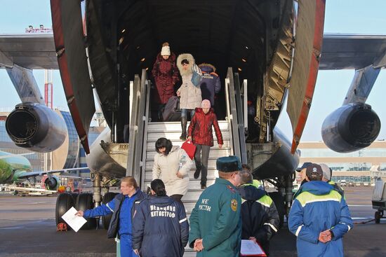 Emergencies Ministry's aircraft with seriously ill children from Donbass