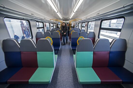 New electric passenger train presented in Moscow