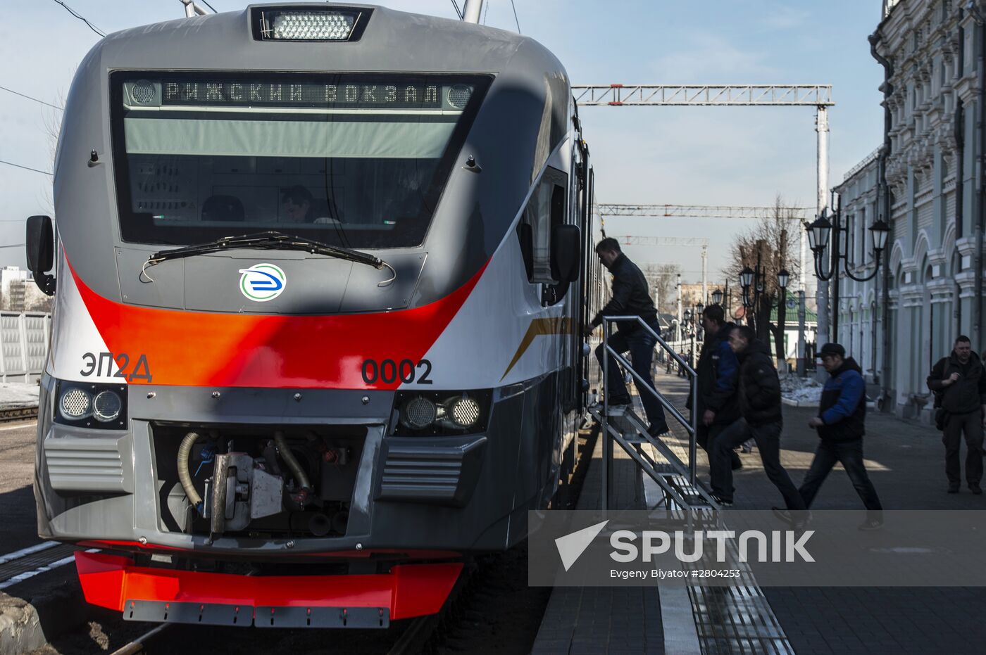 New electric passenger train presented in Moscow