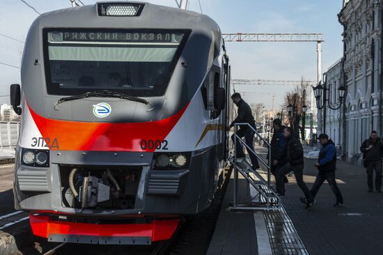 New electric passenger train presented in Moscow