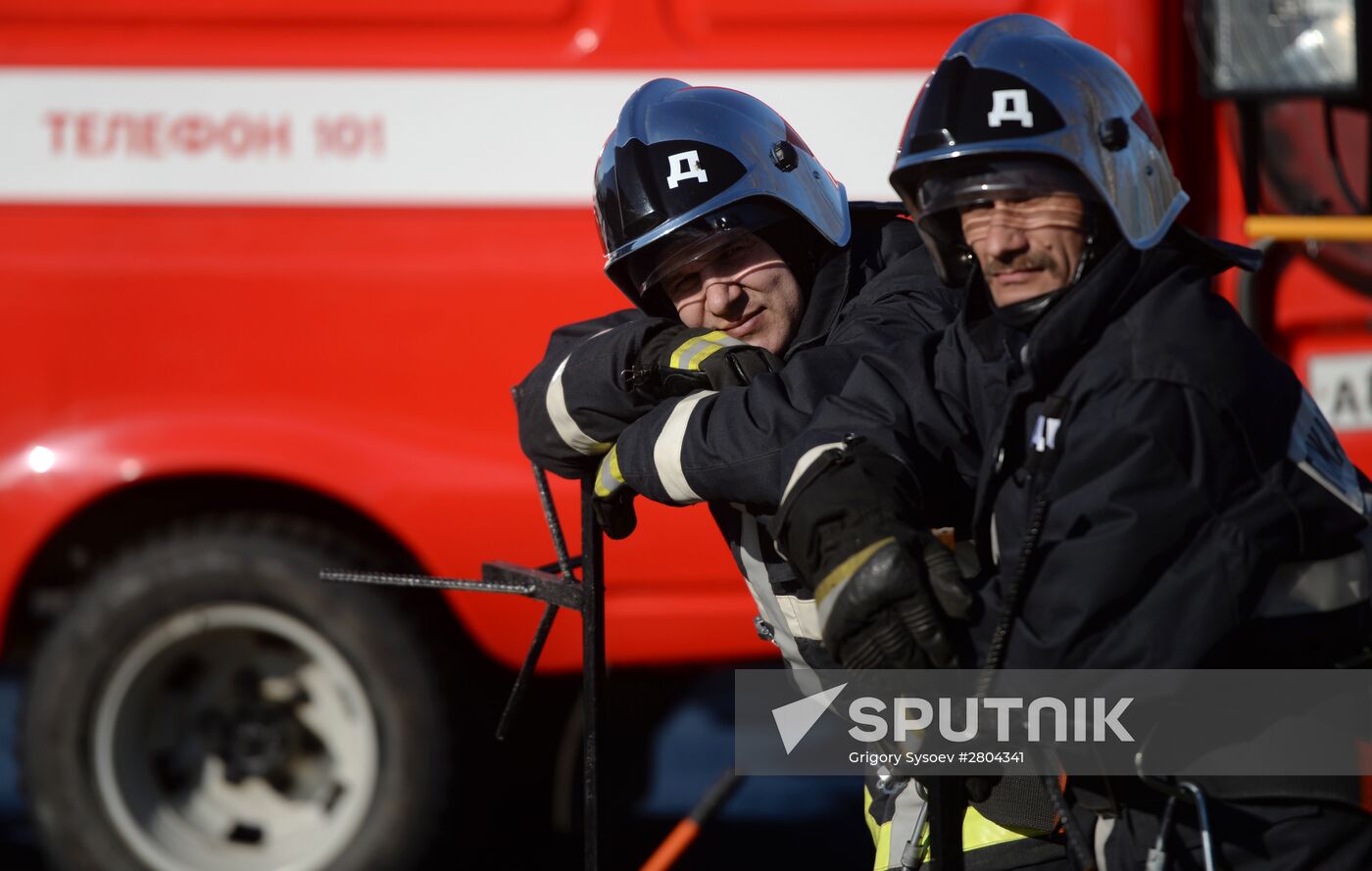 Emergency Ministry drill inside refugee center
