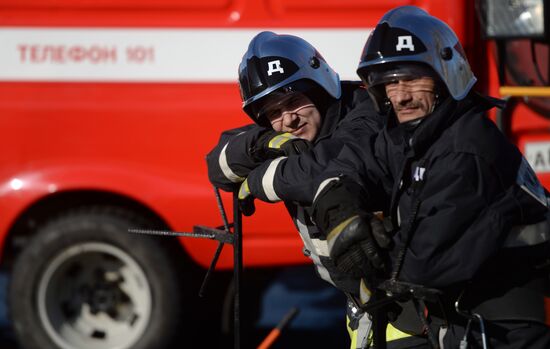 Emergency Ministry drill inside refugee center