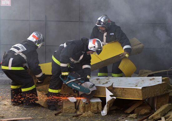 Emergency Ministry drill inside refugee center