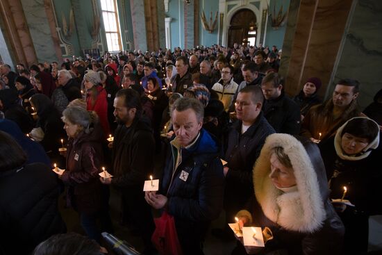 Vigil in Peter and Paul Fortress in memory of Sinai aircrash victims