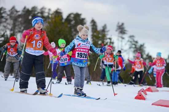 Cross-country skiing. Dyomino baby-marathon