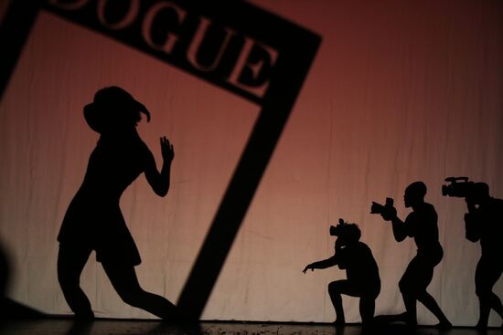 Perfomance of the American shadow circus Pilobolus