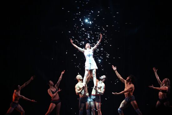 Perfomance of the American shadow circus Pilobolus