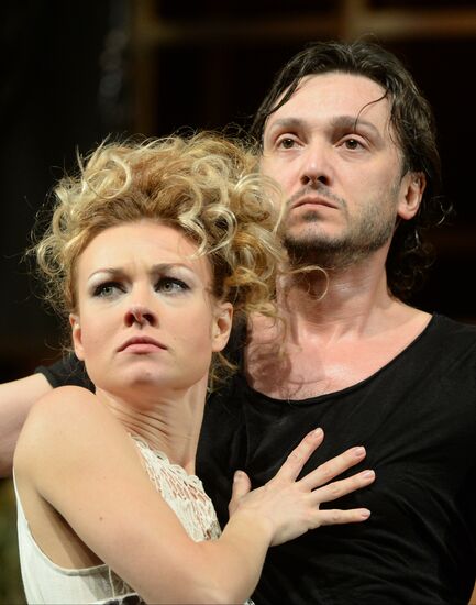 The Dog in the Manger play run-through at Moscow Satire Theater