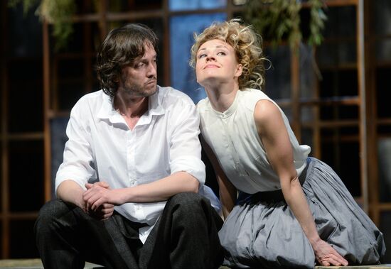 The Dog in the Manger play run-through at Moscow Satire Theater