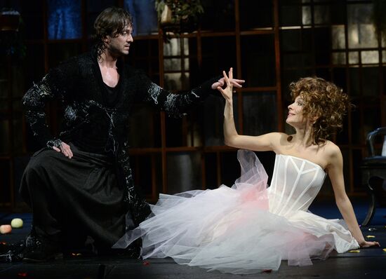 The Dog in the Manger play run-through at Moscow Satire Theater