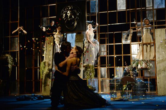 The Dog in the Manger play run-through at Moscow Satire Theater