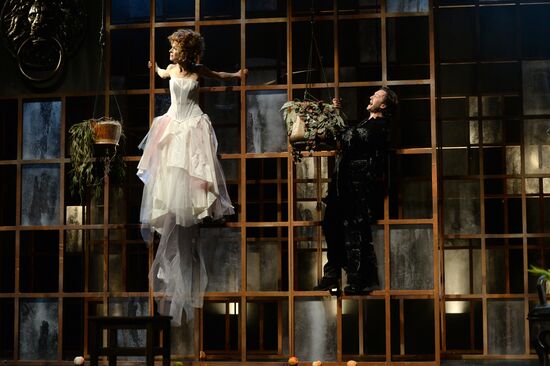 The Dog in the Manger play run-through at Moscow Satire Theater