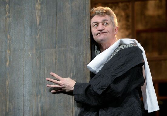 The Dog in the Manger play run-through at Moscow Satire Theater